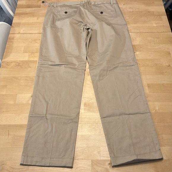 NWOT Gap khaki straight leg, stretchy,cuffed pants, size 8 x long inseam 29” - Picture 2 of 4